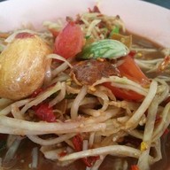 เปี๊ยกส้มตำไก่ย่างหนังกรอบ