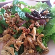 เปี๊ยกส้มตำไก่ย่างหนังกรอบ