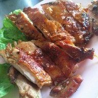 เปี๊ยกส้มตำไก่ย่างหนังกรอบ