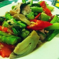 จ๊อตจักรภัทร์