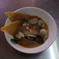 เล็กต้มยำลูกชิ้นปลาน้ำใส 40บาท