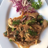 ส้มตำเจ๊จุก ตำแหลก