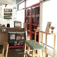 Moka Cafe สาขาสี่แยกสะพานเดชาติวงศ์