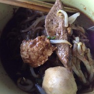 ก๋วยเตี๋ยวเรือบุฟเฟต์ ข้างร้านหยก