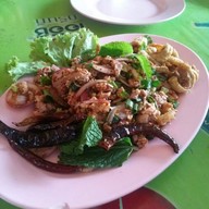 เปี๊ยกส้มตำไก่ย่างหนังกรอบ