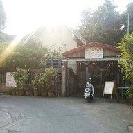 ร้านอาหารบ่อปลา