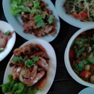 ส้มตำริมหลิ่ง