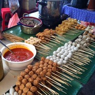 ออย ยำหมี่หมูย่าง ตลาดนัดไทยซัมมิท