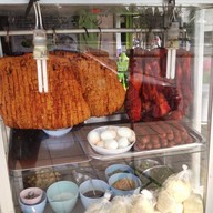 อ้วน ข้าวมันไก่ ถนนคู้บอน