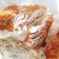 อ้วน ข้าวมันไก่ ถนนคู้บอน