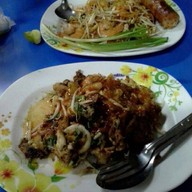 ผัดไท หอยทอด