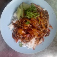 ร้านข้าวหมูแดงเจ๊กิมลี้