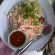 ร้านข้าวหมูแดงเจ๊กิมลี้