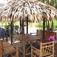บ้านชายคลอง