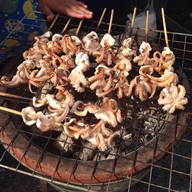 หมึกสดย่างน้ำจิ้ม 3 รส