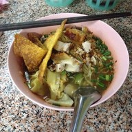 ลูกชิ้นปลา โตเฮง เย็นตาโฟ