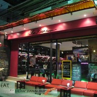 Le Bar Francais Wine Shop and Wine Bar