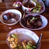 ข้าวแกงป้าตุ้ม