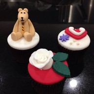 สนใจสั่งทำขนมล่วงหน้า 3 วัน 088-636-6536 / 02-353-6166 ต่อ 212 / 081-642-3939