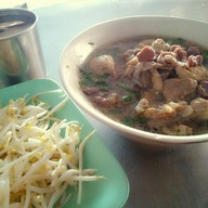ก๋วยเตี๋ยวบ้านฟ่อน