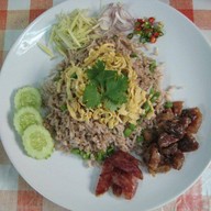 ข้าวผัดปู "น้อย"