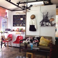 ก๋วยเตี๋ยวแม่ปู (บางขมิ้น) และ น่ากินแลนด์