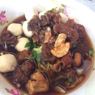 ก๋วยเตี๋ยวยายช่อ
