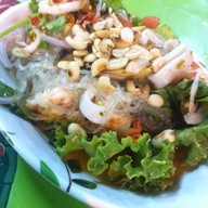 หัวปลา ริมทางรถไฟสามเสน
