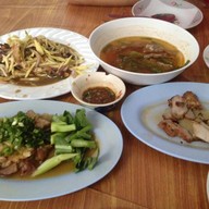 ส้มตำดุกดิก @สะพานลอยบ้านอำเภอ สัตหีบ