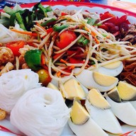 ส้มตำกะยำแซ่บ ตลาดไทเลย