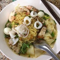 ลูกชิ้นปลา โตเฮง เย็นตาโฟ