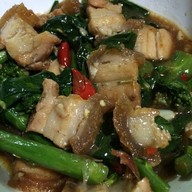 หนวด ข้าวต้มปลา-บะหมี่เกี๊ยว หมู่บ้านธนินทร