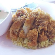 ข้าวมันไก่สิงคโปร์ ตลาดนัดสวนรถไฟ
