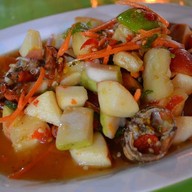 ส้มตำแม่วรรณาโคราช ตลาดโต้รุ่งรื่นรมย์