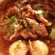 ก๋วยเตี๋ยวเรือหมูน้ำตก ลุง ป้า รามคำแหง 175