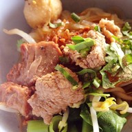ก๋วยเตี๋ยวเรือหมูน้ำตก ลุง ป้า รามคำแหง 175