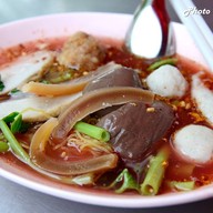 ก๋วยเตี๋ยวหมู เย็นตาโฟ รสเด็ด หลังสวนลุมฯ ถนนสารสิน