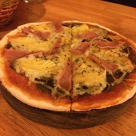 Happy Herb Pizza