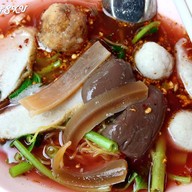 ก๋วยเตี๋ยวหมู เย็นตาโฟ รสเด็ด หลังสวนลุมฯ ถนนสารสิน