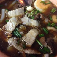 เกาเหลาเลือดหมู สุขุมวิท 38