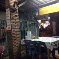 ร้านชามใหญ่ - ถนนสนามบิน