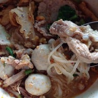 ก๋วยเตี๋ยวโรงสีแสงไทย( บ้านบึง )  บางวัว