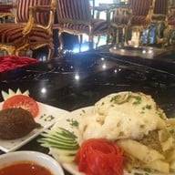 TUT's Cafe พาราไดซ์ พาร์ค