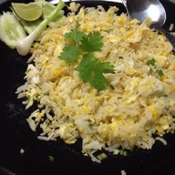 ข้าวผัดปู กุ้ง ตลาดอัมพร