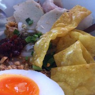 ก๋วยเตี๋ยวแม่ปู (บางขมิ้น) และ น่ากินแลนด์