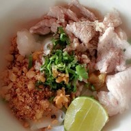ก๋วยเตี๋ยวสุโขทัย ร่มเกล้าฯ
