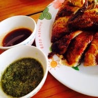 ไก่ย่างห้าลาว ถนนหทัยราษฎร์