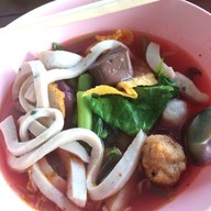 เย็นตาโฟลูกชิ้นปลา วรจักร เหล่านาดี