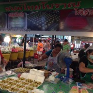 ขนมไทยโบราณ ขนมฝักบัว โรตีสายไหม ตลาดริมน้ำวัดศาลเจ้า