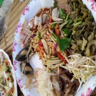 ส้มตำหญิงนุ้ย